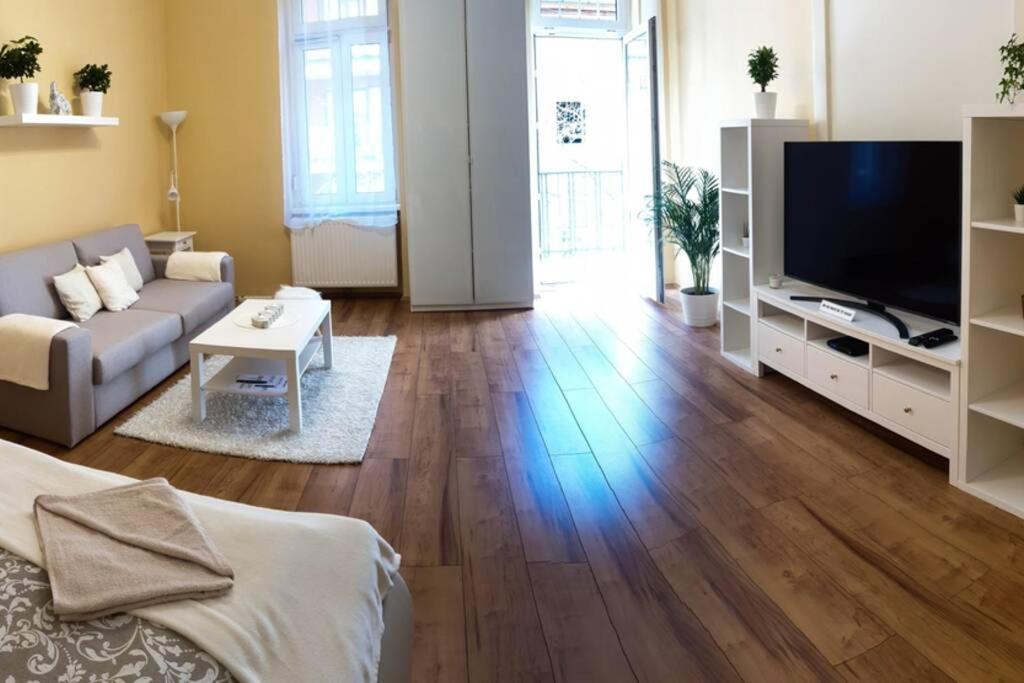 Corvin City Center Kisfaludy Apartman Apartment Будапеща Екстериор снимка